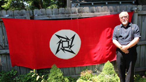 La Policía de Virginia incauta varias banderas de la Alemania nazi con el símbolo de Metallica "NO SABEMOS SI SE TRATA DE UNA ERRATA O SI NOS ENFRENTAMOS A UN NUEVO COMANDO DE NAZIS AMANTES DE METALLICA", DECLARA EL PORTAVOZ DE LA POLICÍA